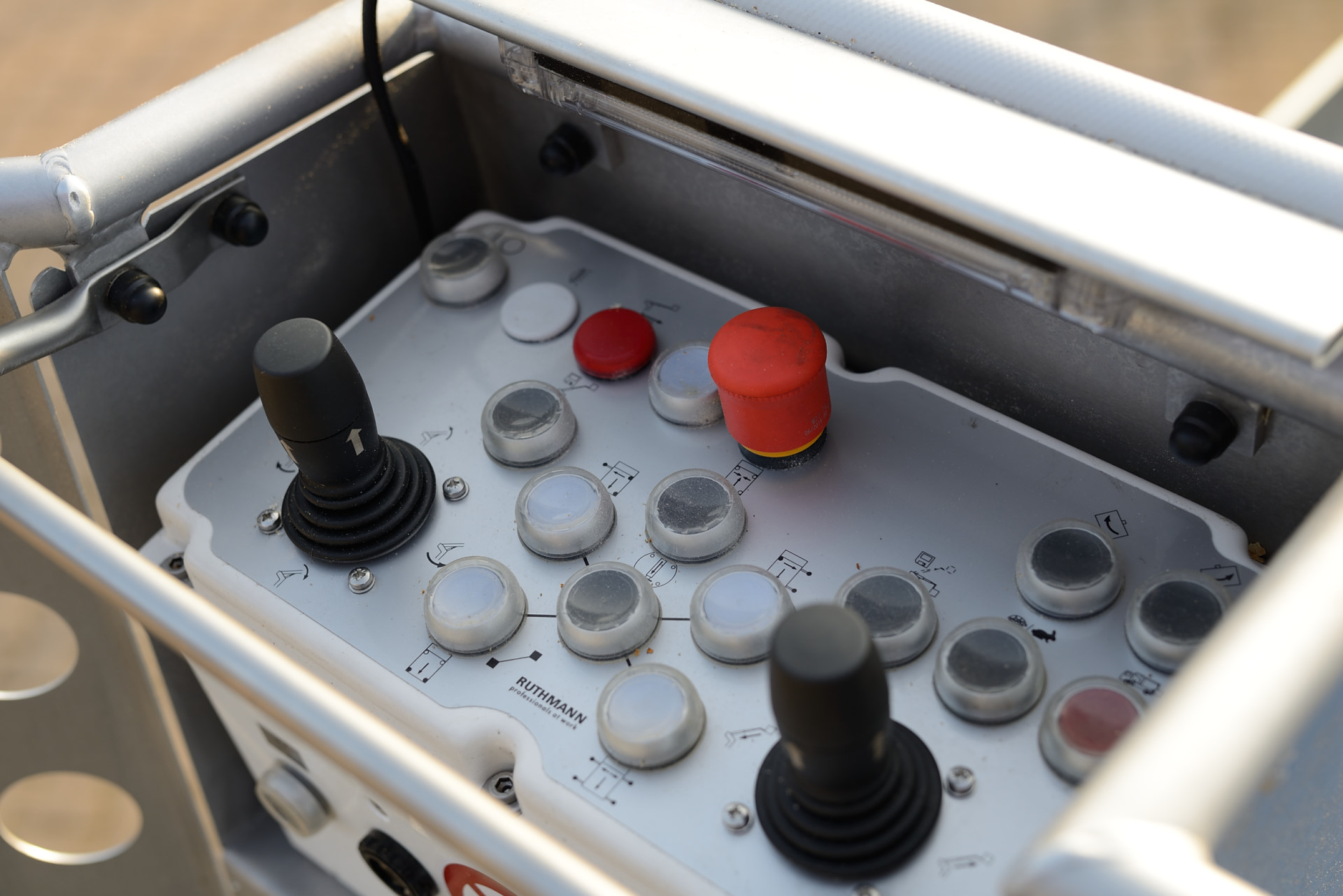 Steuerung-Pult Bühne mieten